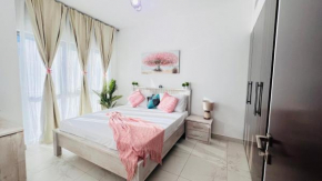 Sleek Modern 1BR, Resort & Pool View TrueUrbanBB